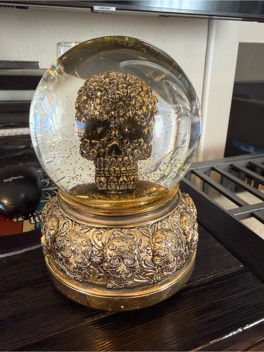 Gold Skull Glitter Snow Globe